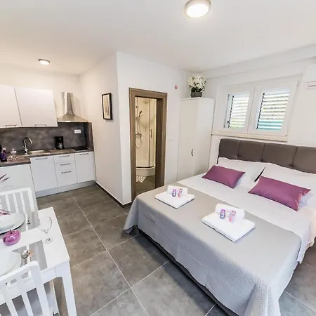 Apartment Studio Kastel Star